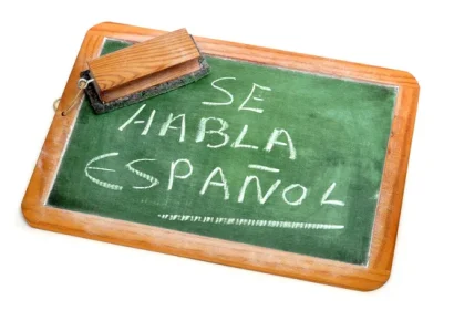 a chalkboard with spanish text
